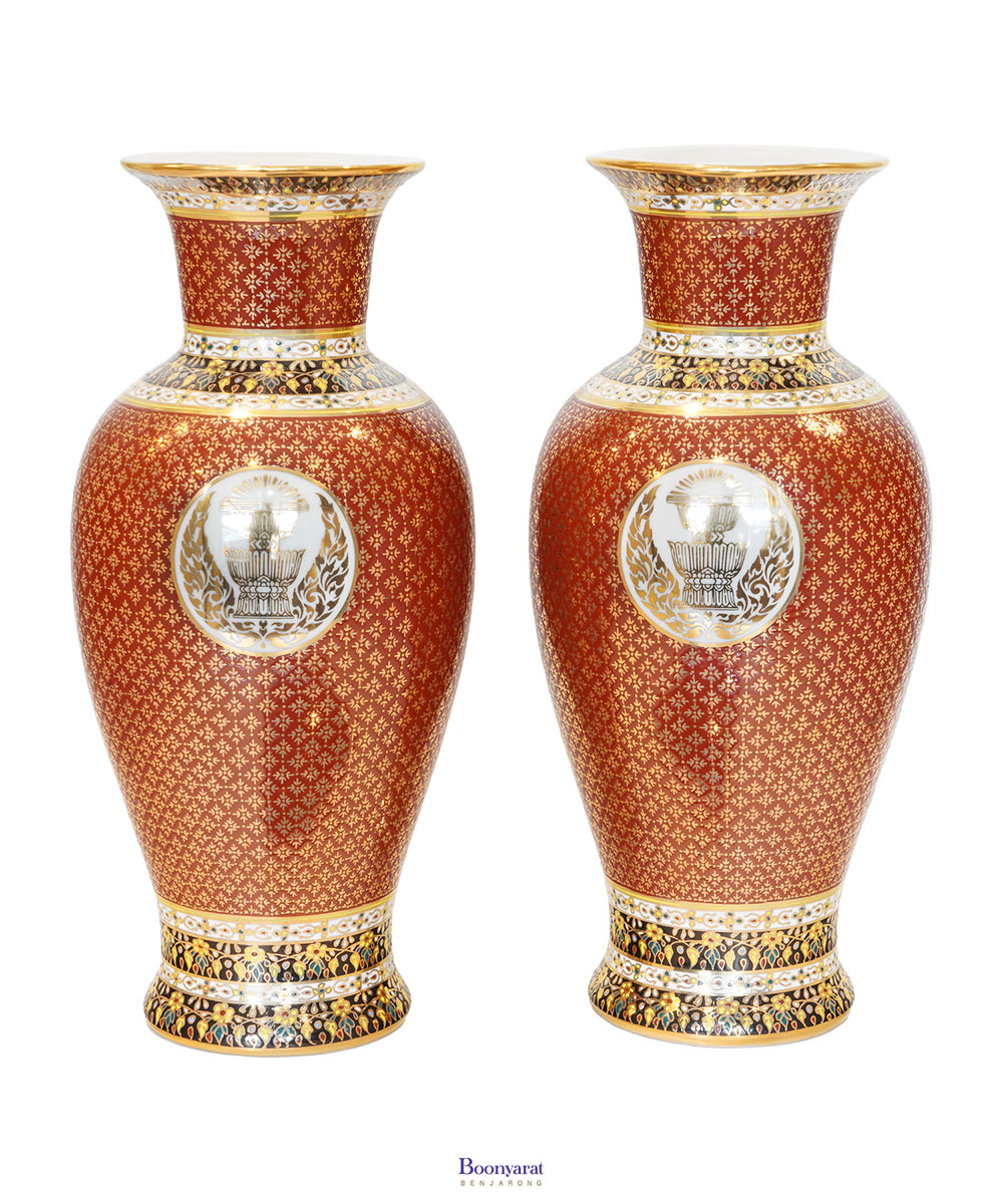 Benjarong flower vase souvenir for Thai parliament