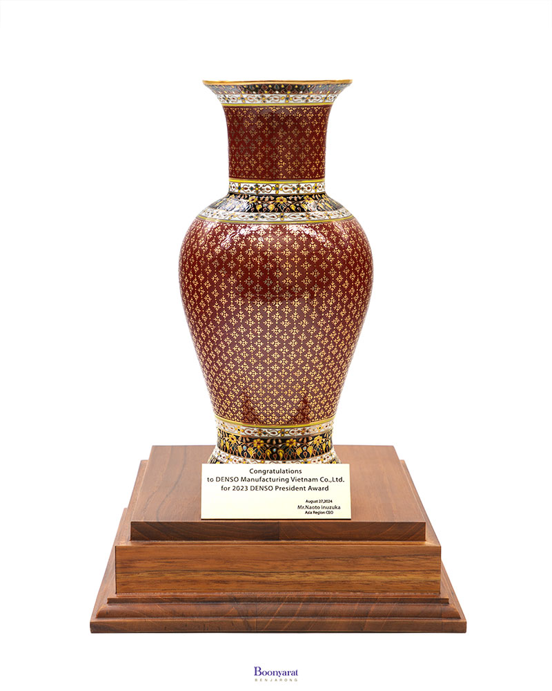 Flower vase benjarong trophy