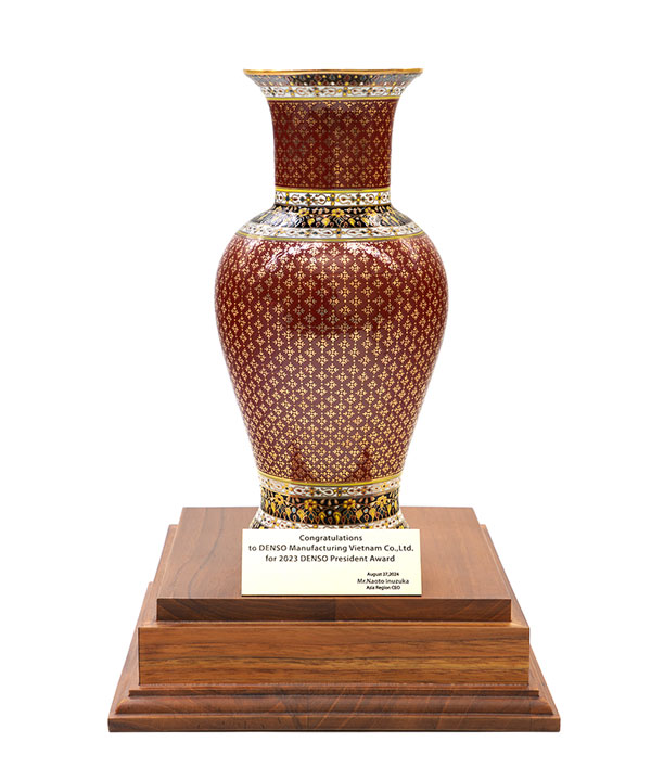 Flower vase benjarong trophy by Denso